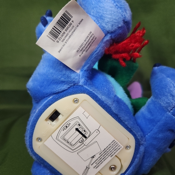 NWT Disney Store Lilo & Stitch Musical Dancing Animatronic Christmas 8" Plush - Picture 6 of 9
